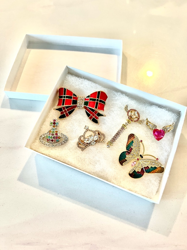 A Set Of Beautiful Brooches, Love , Cheerful Meaningful And Attention.